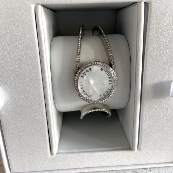 Michael Kors Activity Access Watch - Picture 6 of 7